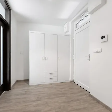 Utulny Apartman V Centre Diania Апартаменты Братислава