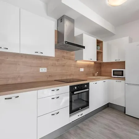Utulny Apartman V Centre Diania * Братислава